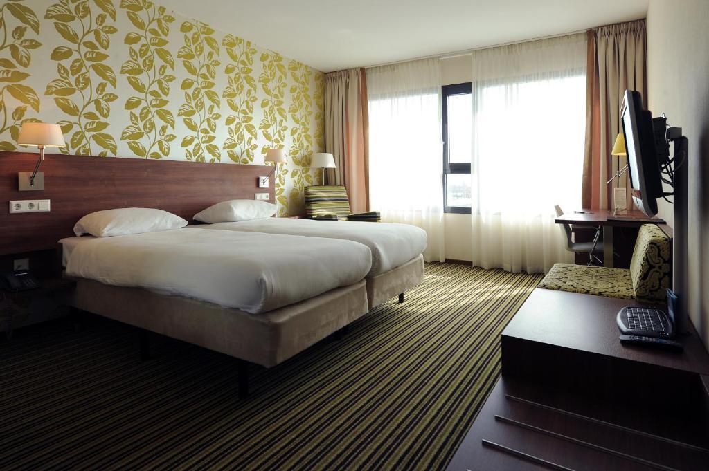 Modern Atrium Room