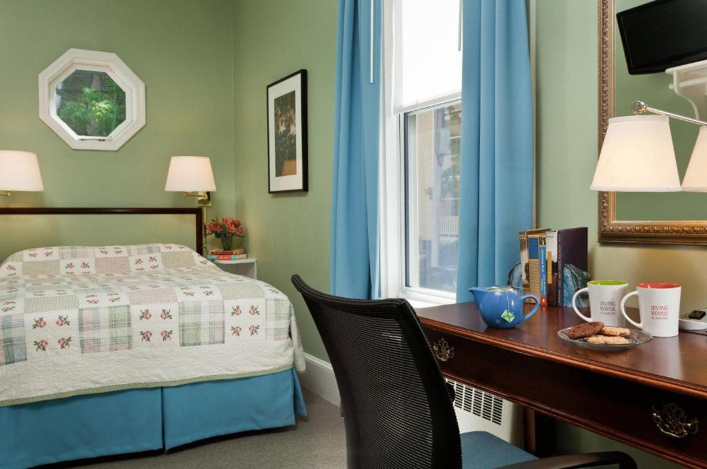 Room with One Double Bed with Private Bathroom
