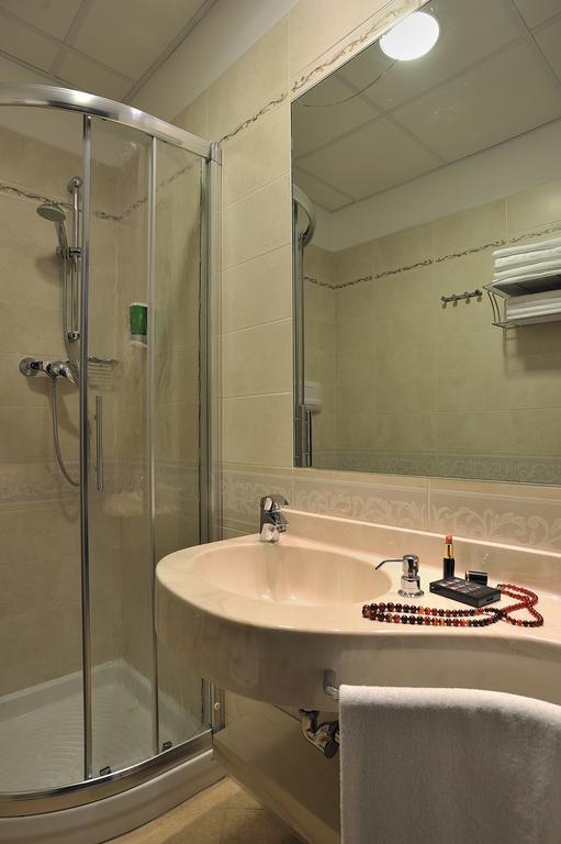 Single Room,331665745:JPEG