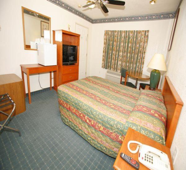 Habitación con cama grande