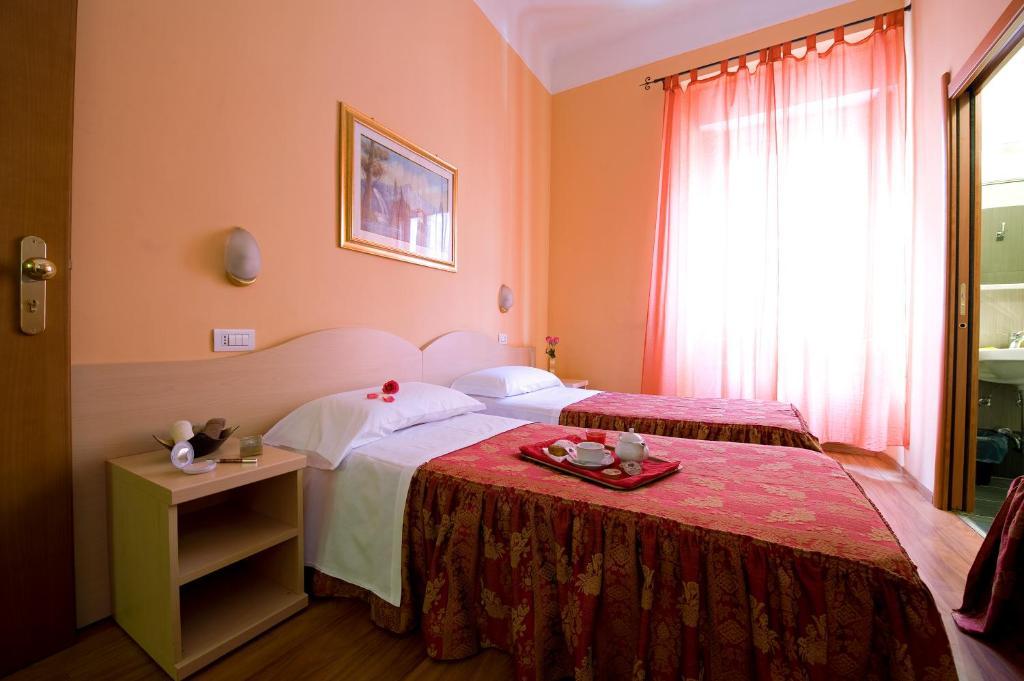 Quarto com 2 Camas de Solteiro