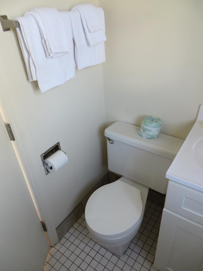 Standard King Room,612956105:JPEG