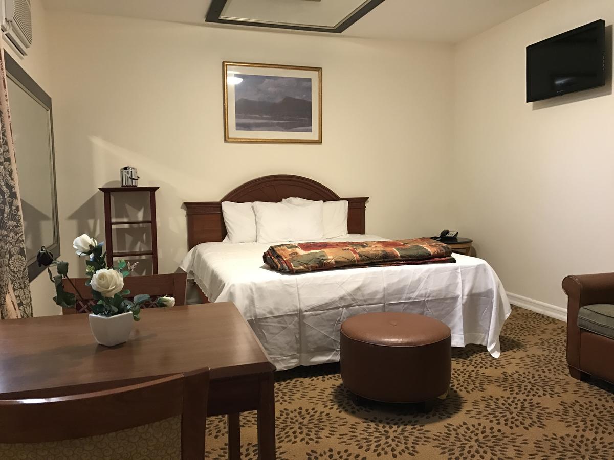 Deluxe Queen Room