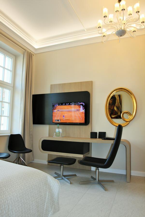 Deluxe Studio