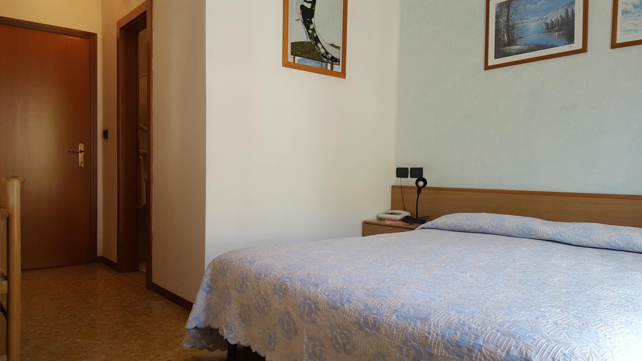 Twin Room Private Bathroom