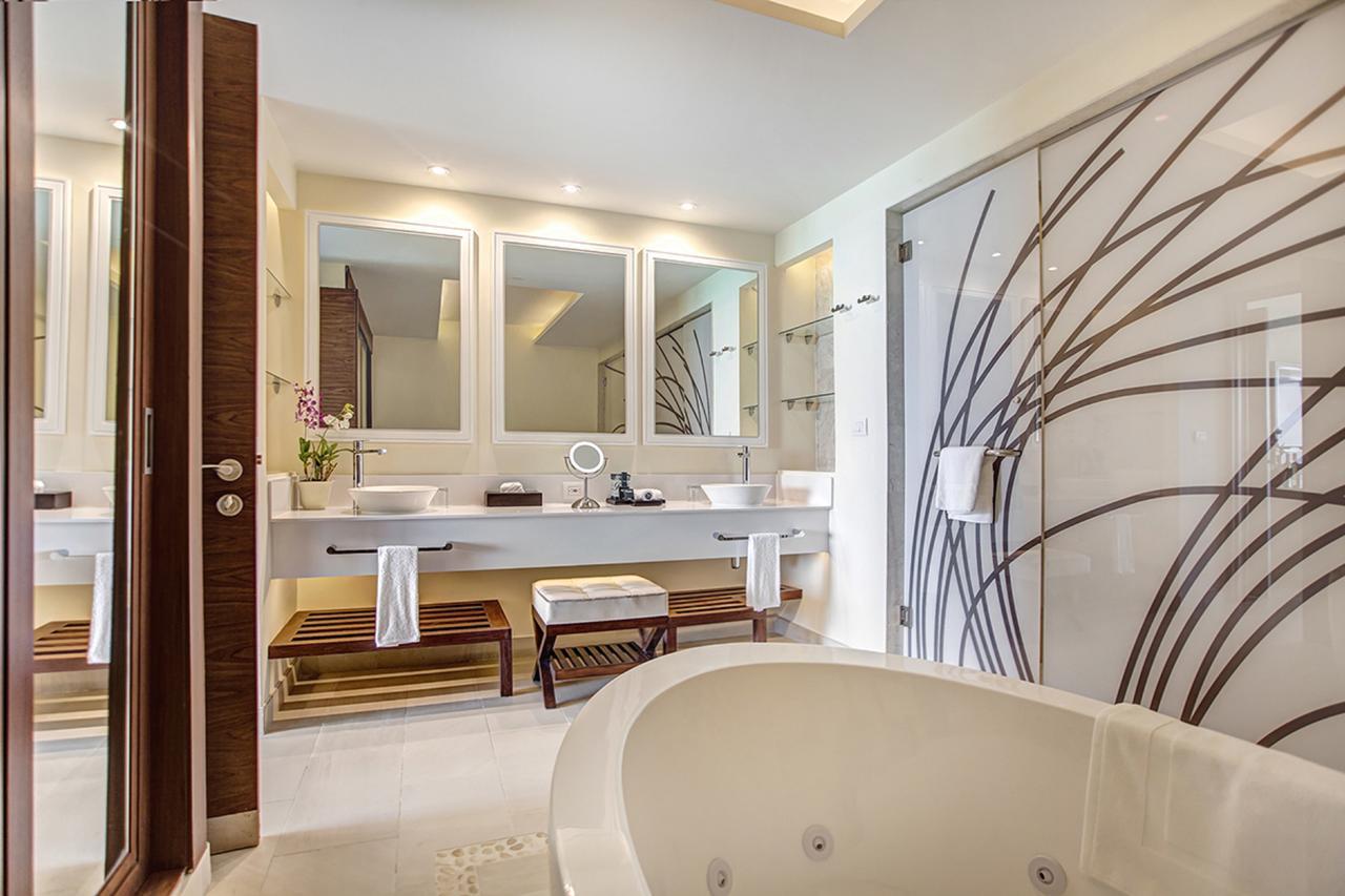 Luxury Penthouse One Bedroom Suite Ocean View Terrace Jacuzzi