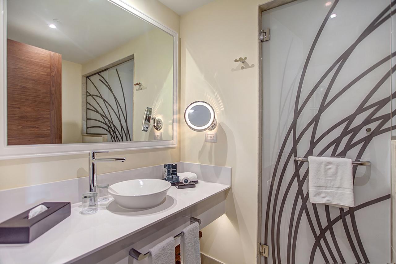 Luxury Penthouse One Bedroom Suite Ocean View Terrace Jacuzzi