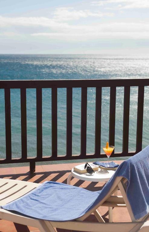 Suite con terraza frente al mar