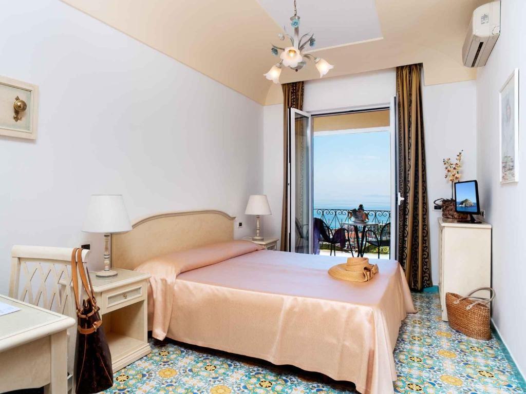 Camera Matrimoniale o Doppia con Letti Singoli con Vista Mare e Balcone