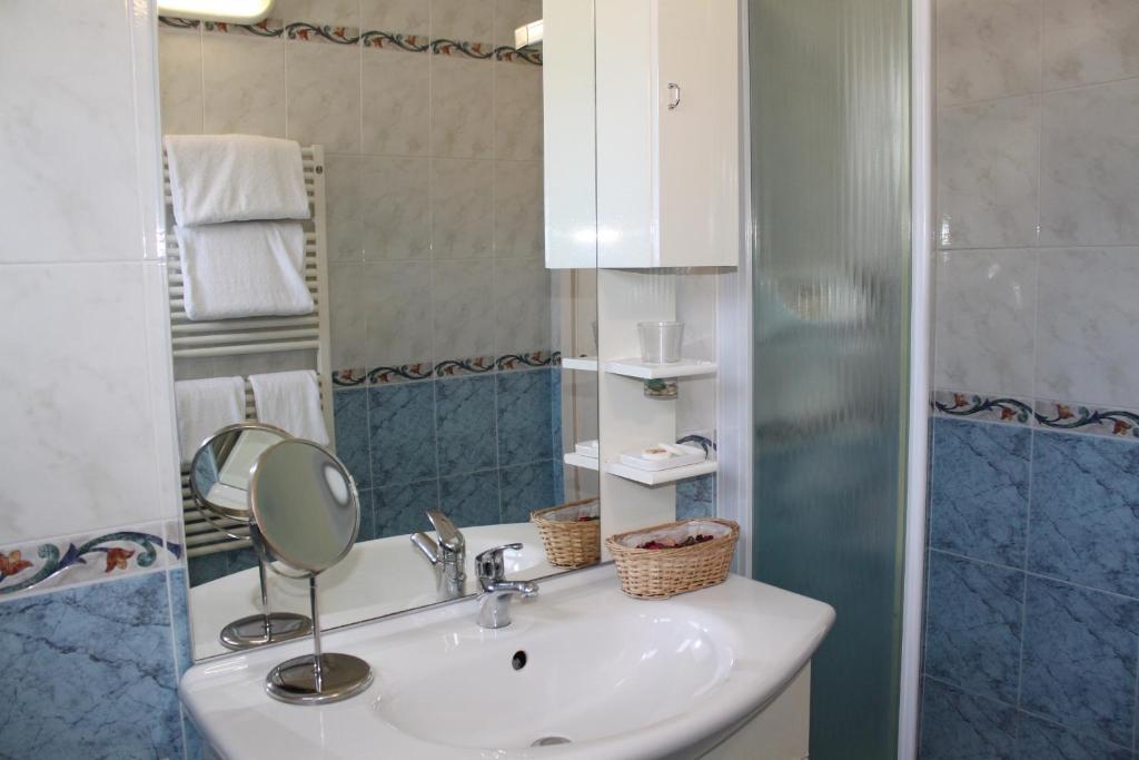 Superior Single Room,1215986701:JPEG