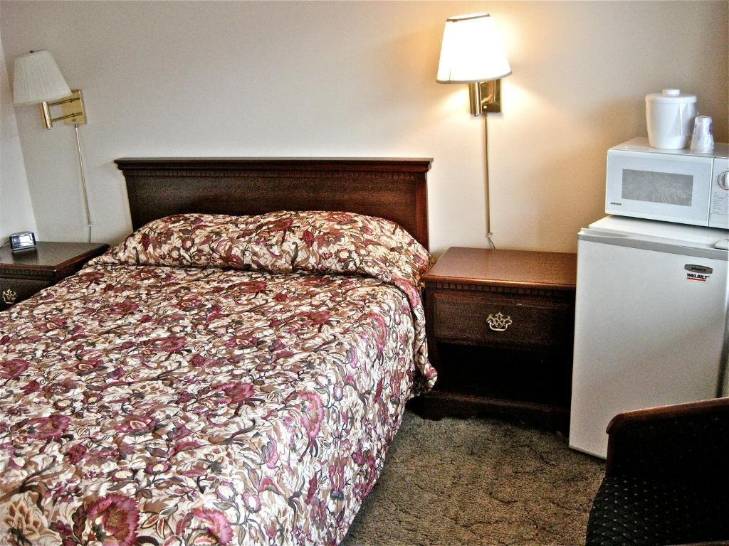 Queen Room - Non-Smoking