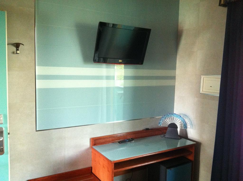 Double or Twin Room access to the Beach