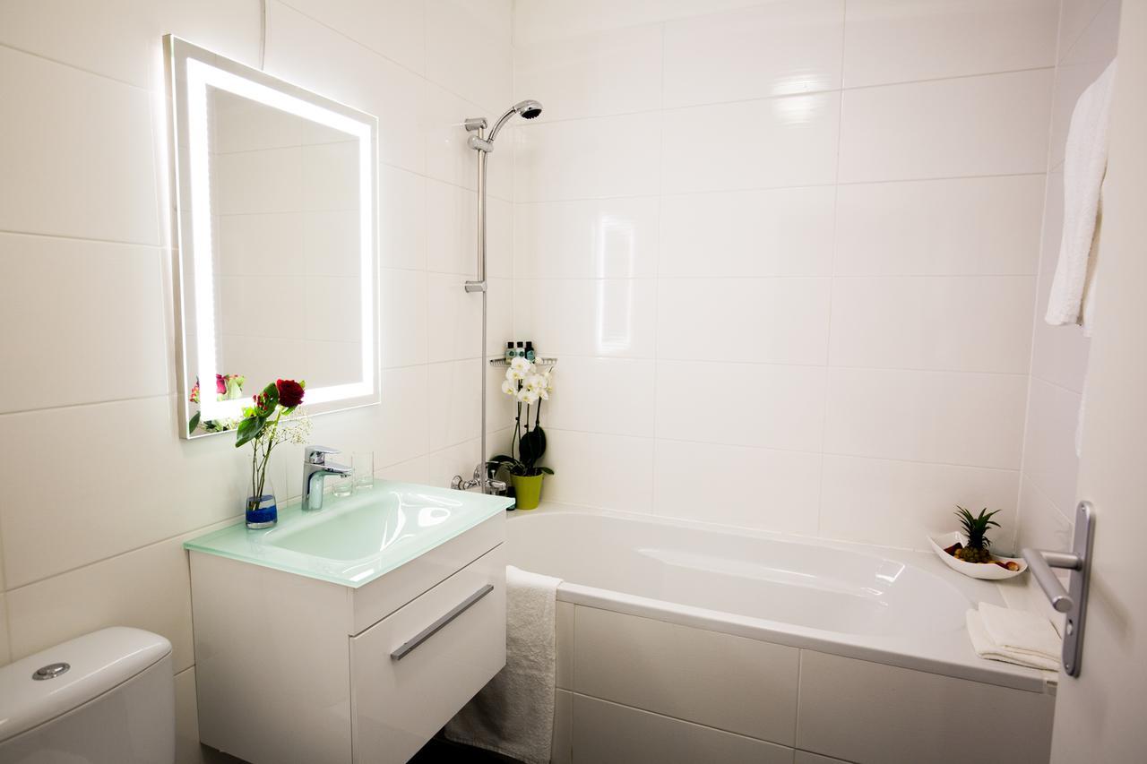 Twin Room Bath