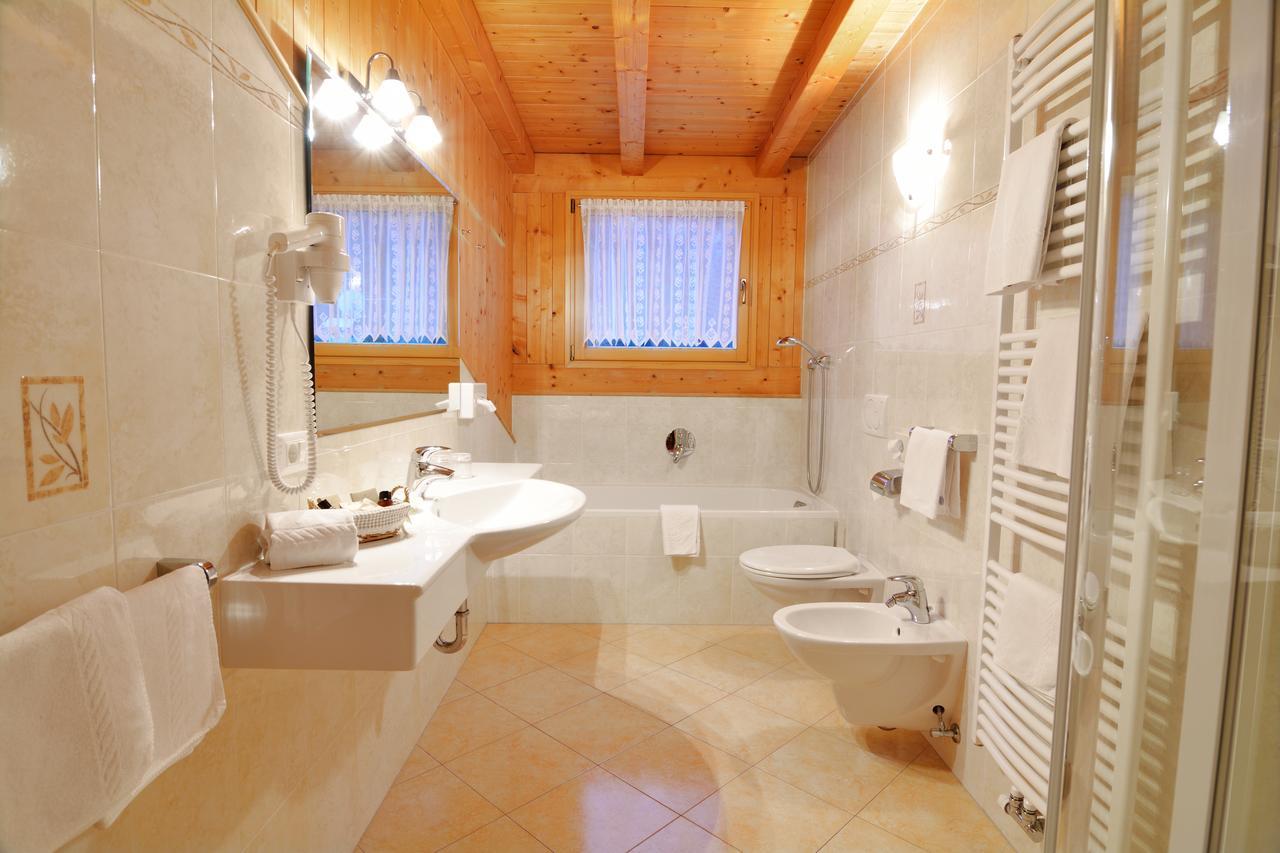 Deluxe Double Room with Balcony,1268395954:JPEG