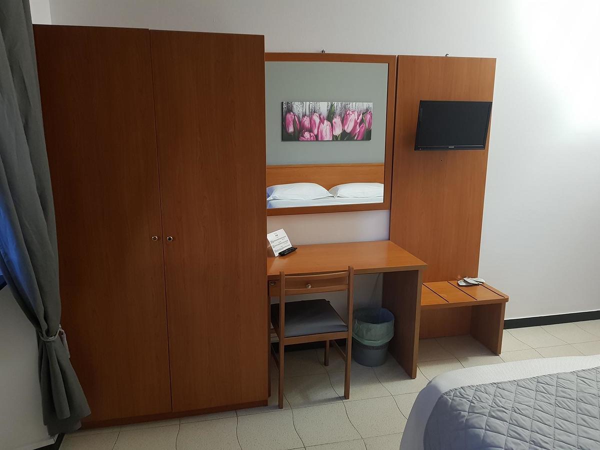 Deluxe Double or Twin Room,1031201398:JPEG