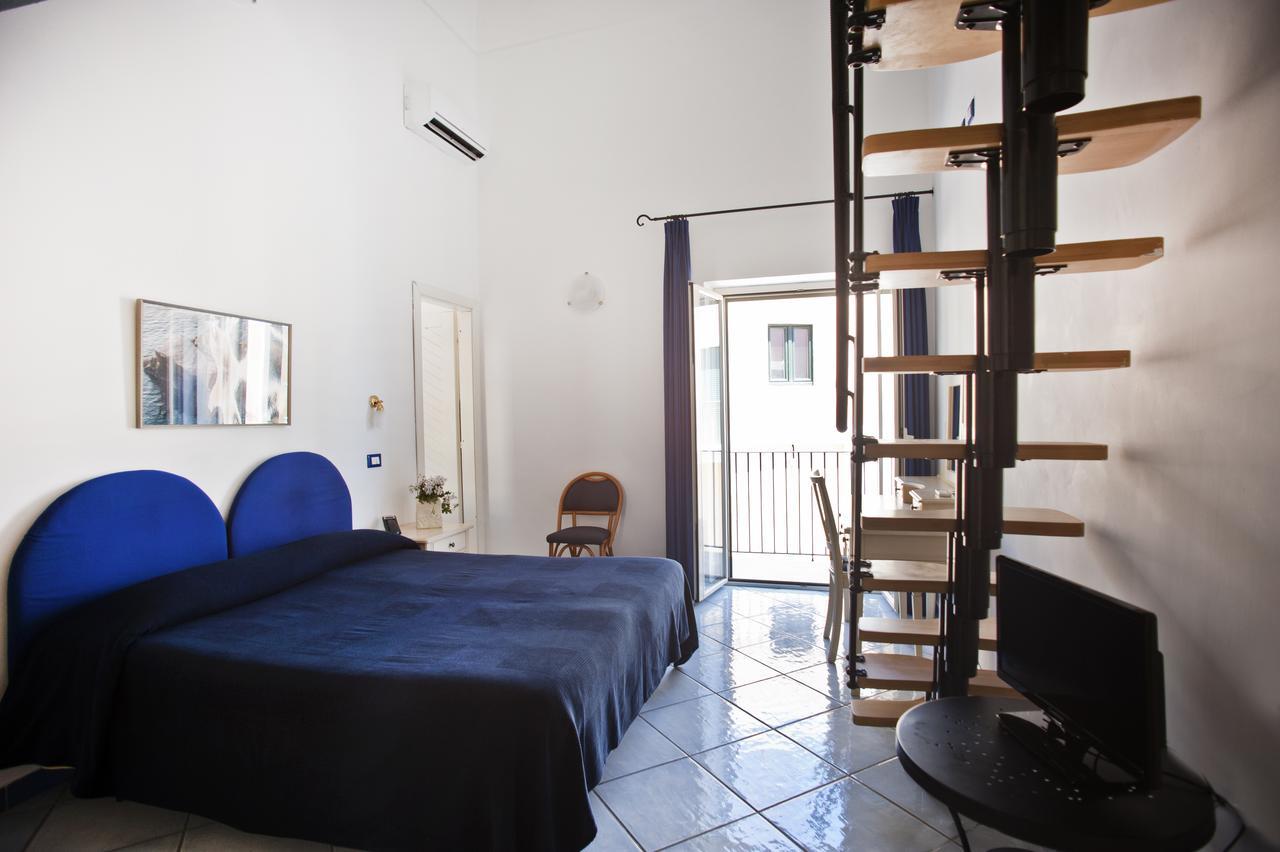Quadruple Room Split Level
