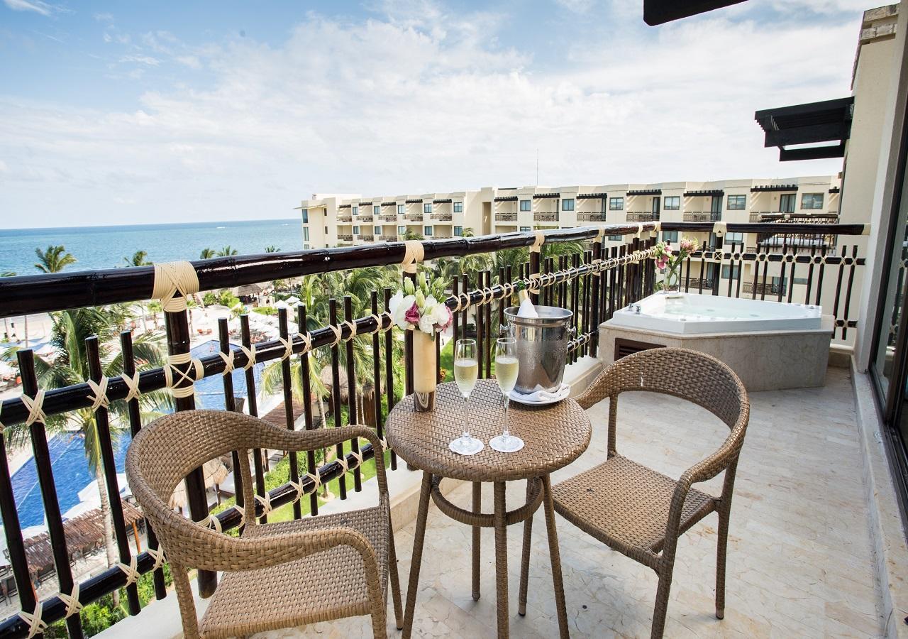 Preferred Club Ocean View and Pool Front with Outdoor Jacuzzi (King bed)