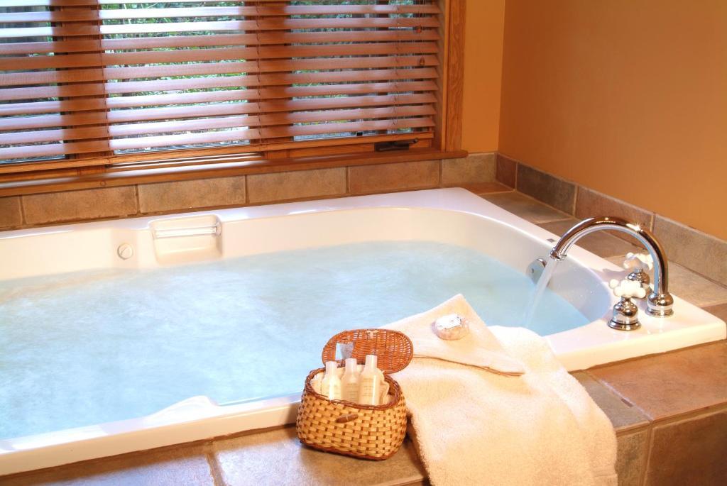 King Room with Spa Bath