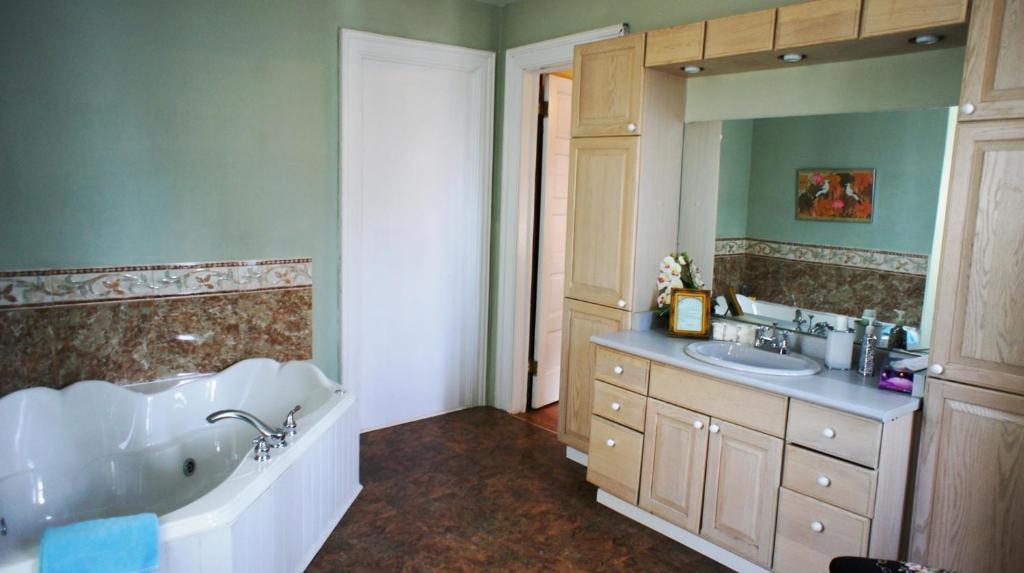 King Room Spa Bath