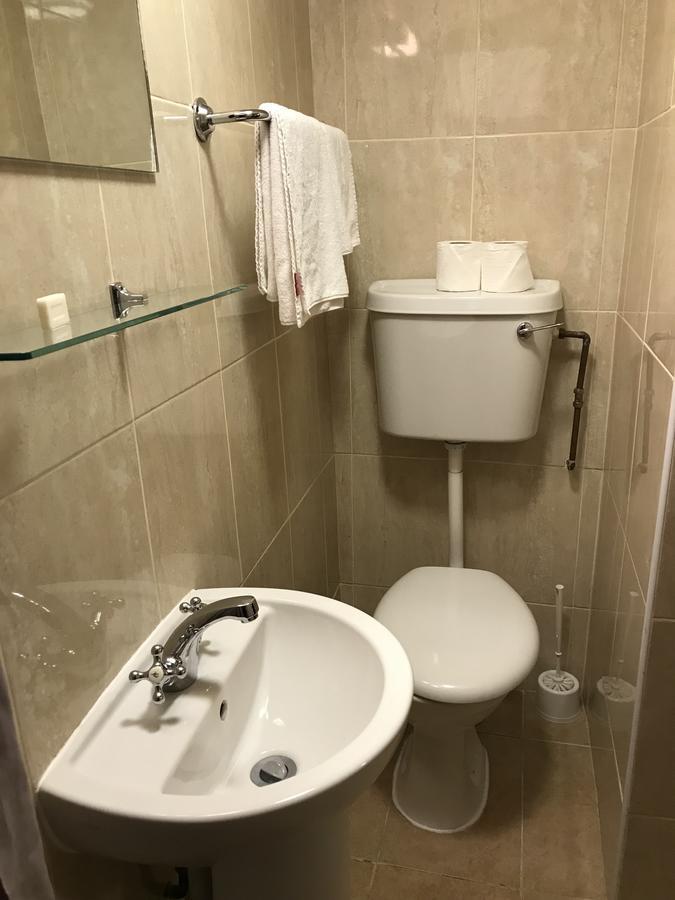 Habitación Individual con baño - Solo alojamiento - Sótano