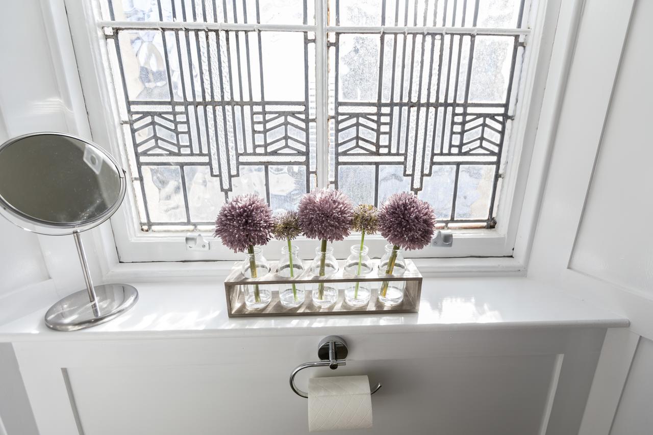 Deluxe Double Room Shower