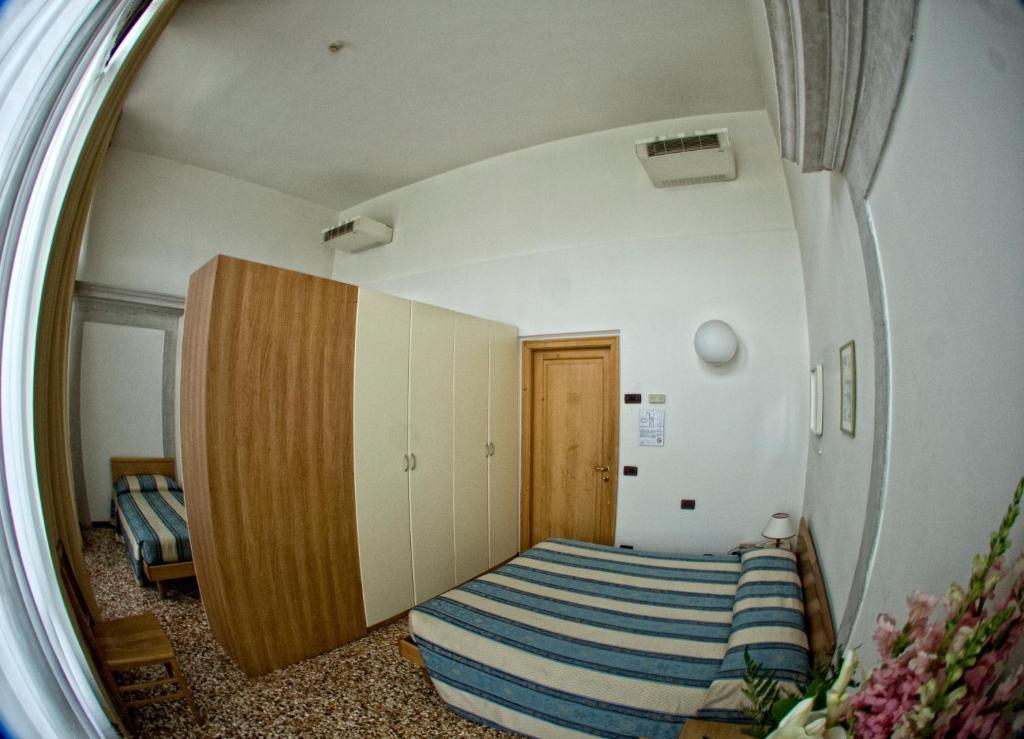 Quadruple Room,1215990457:JPEG