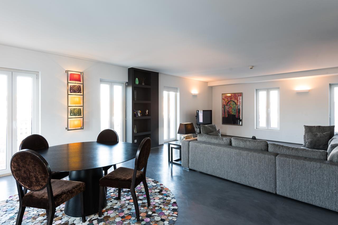One-Bedroom Apartment Panoramic View