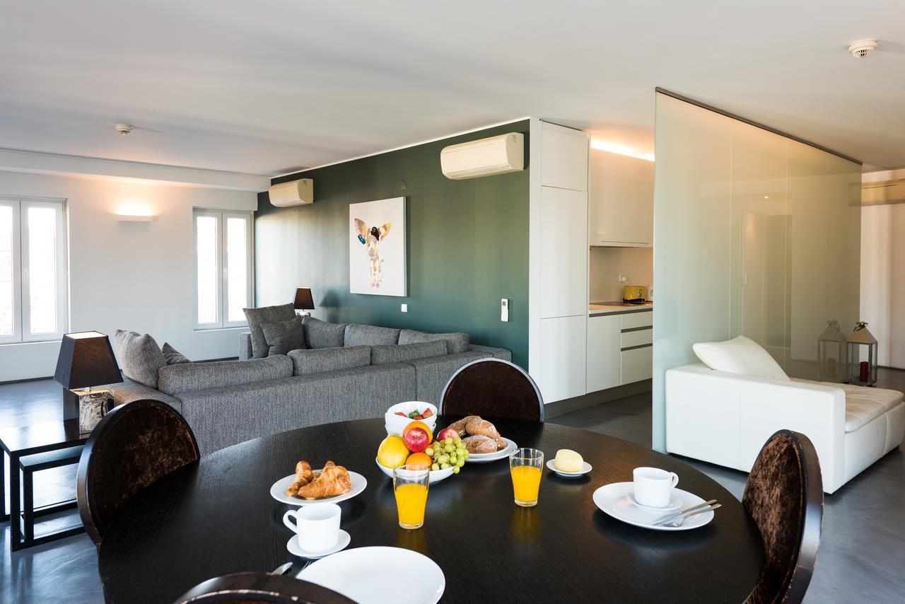 One-Bedroom Apartment Panoramic View