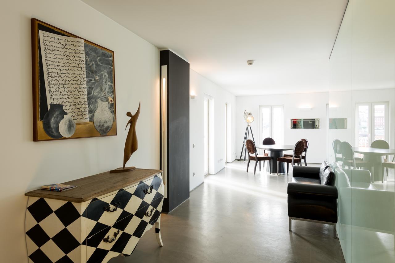 One-Bedroom Apartment Panoramic View