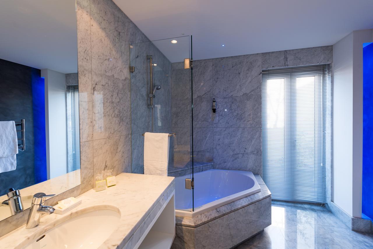 One-Bedroom Apartment Panoramic View