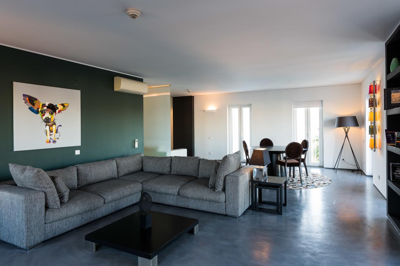 One-Bedroom Apartment Panoramic View