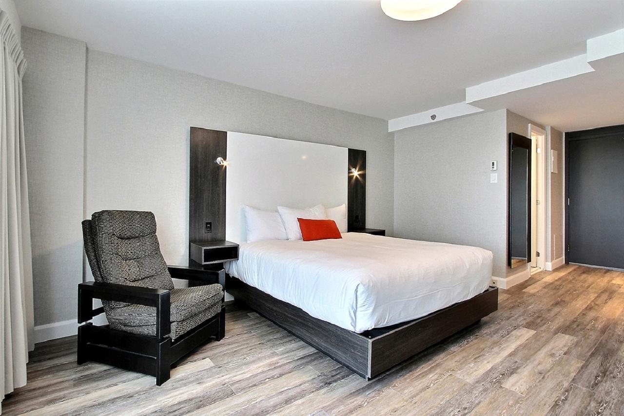 Standard Room 1 Queen Bed