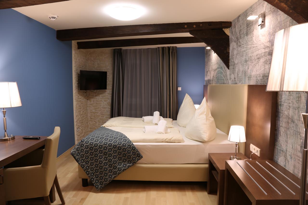 Deluxe Double Room Shower