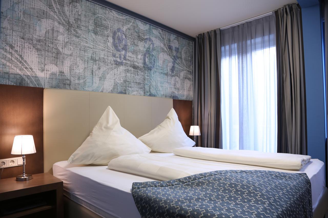 Deluxe Double Room Shower