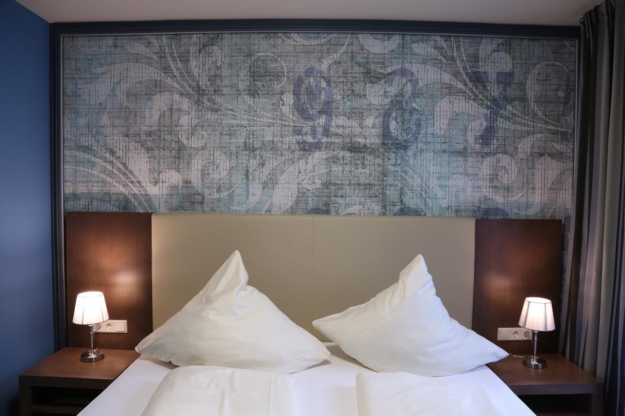 Deluxe Double Room Shower