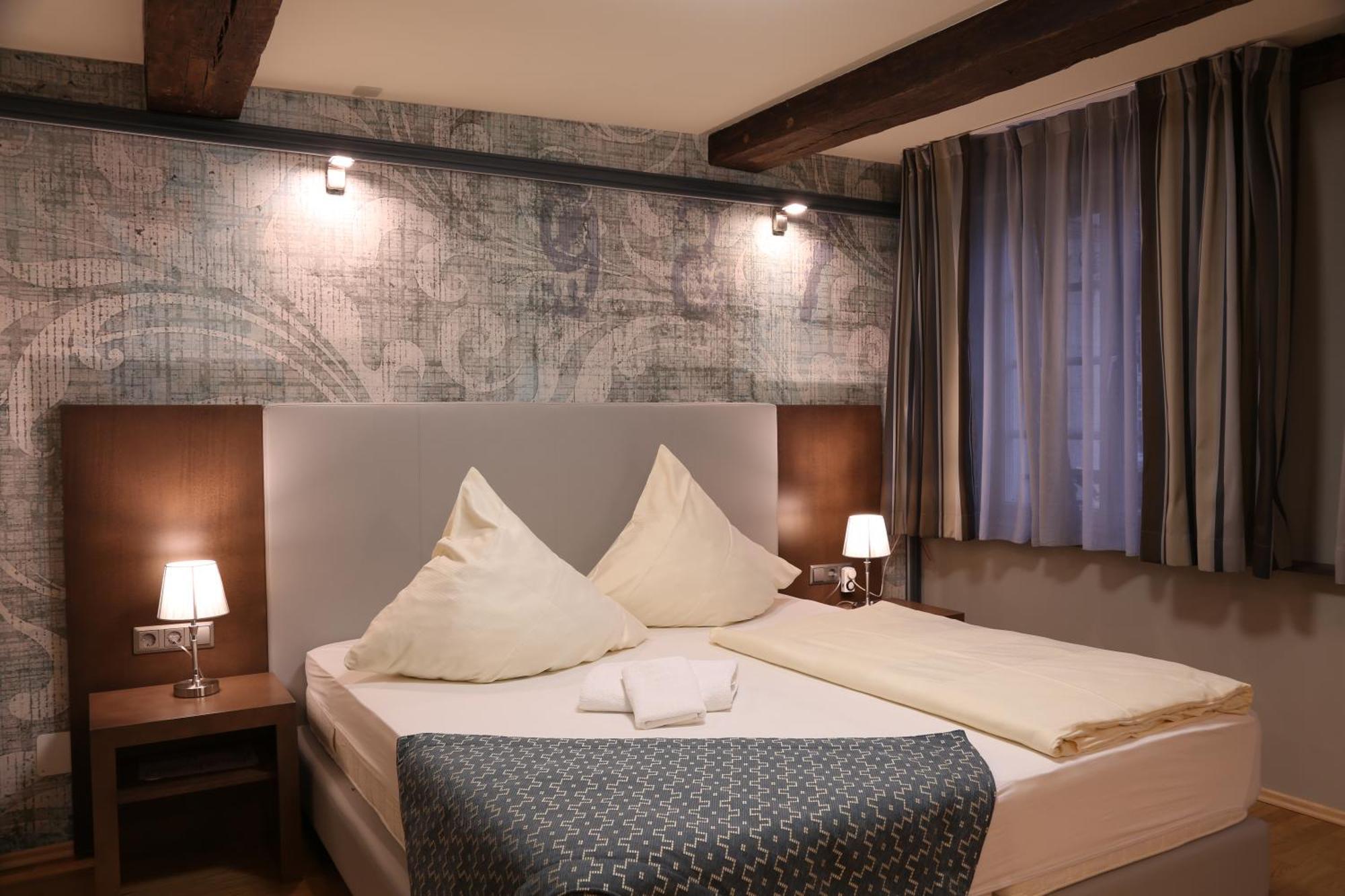 Deluxe Double Room Shower