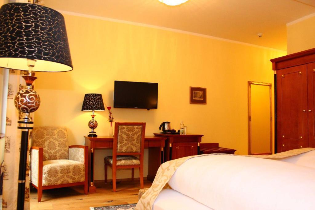 Doppelzimmer mit Balkon zum See