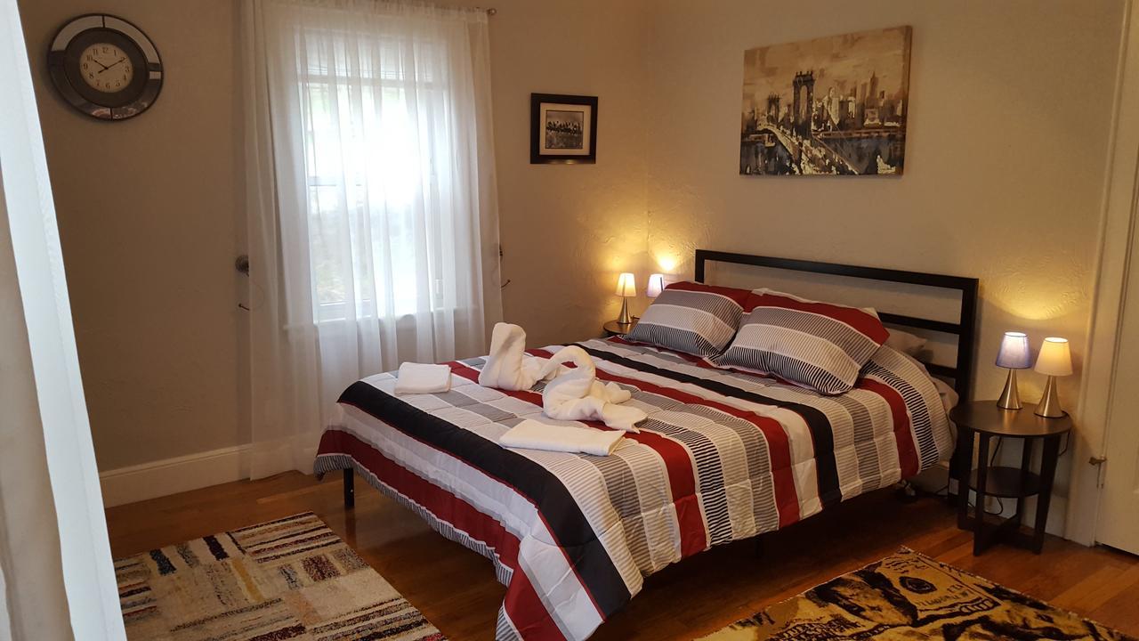 Queen Room with Shared Bathroom,635017530:JPEG