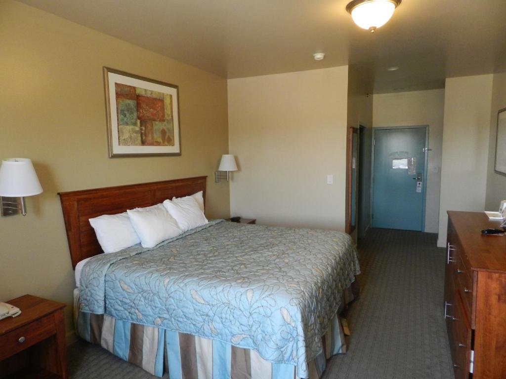 King Room Mobility Access or Non-Smoking