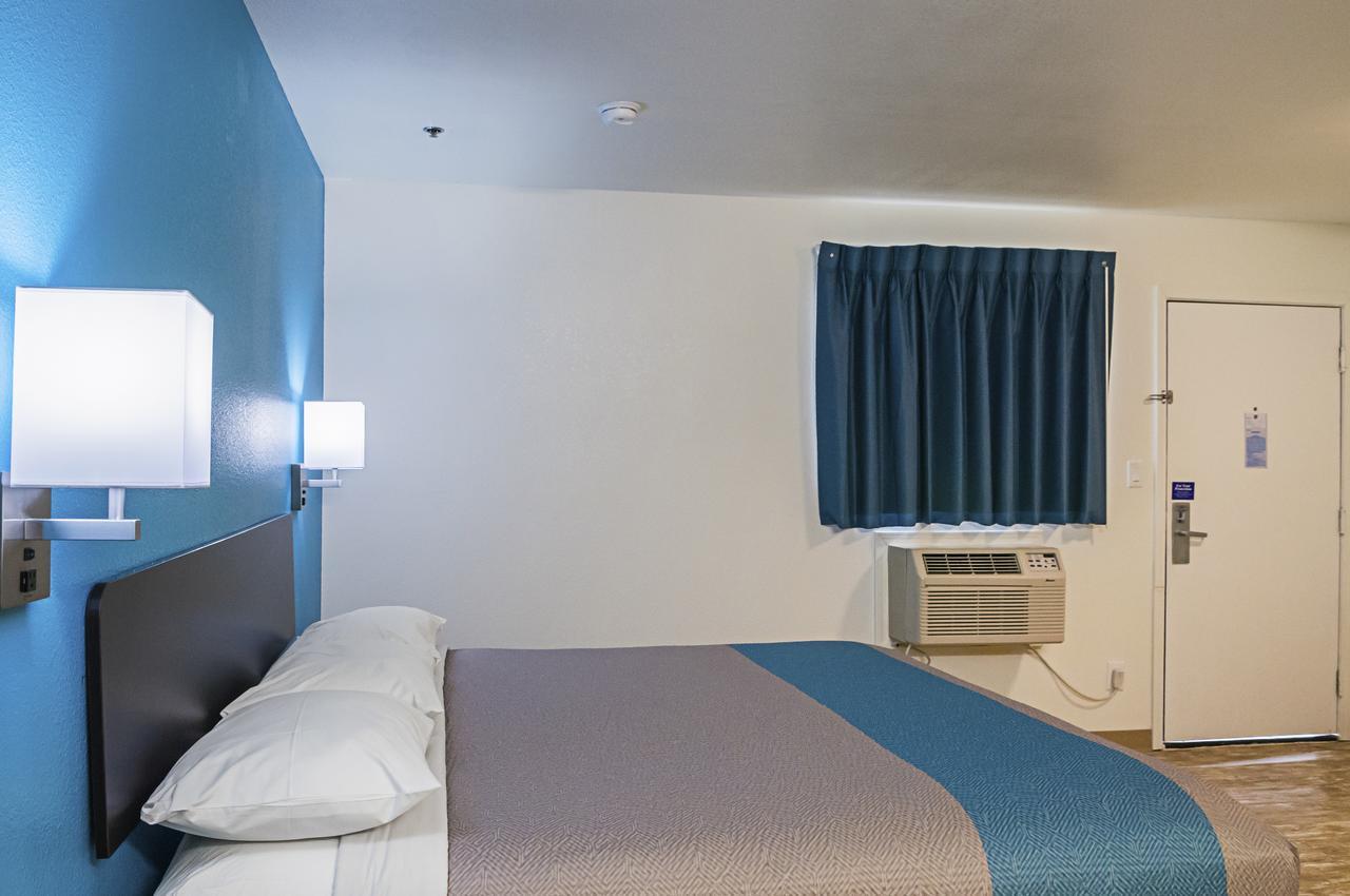 King Room - Disability Access - Non-Smoking