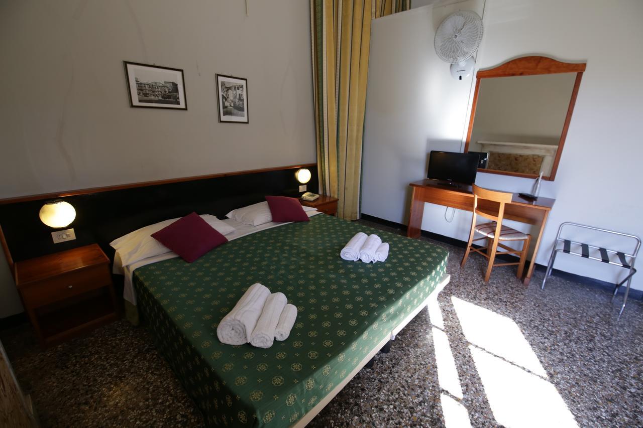 Double or Twin Room Private Bathroom