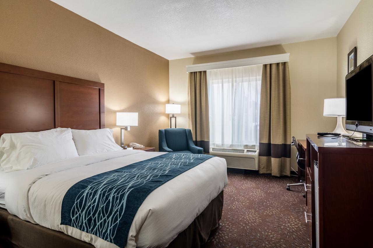 Queen Room with Bath Tub - Accessible/Non-Smoking