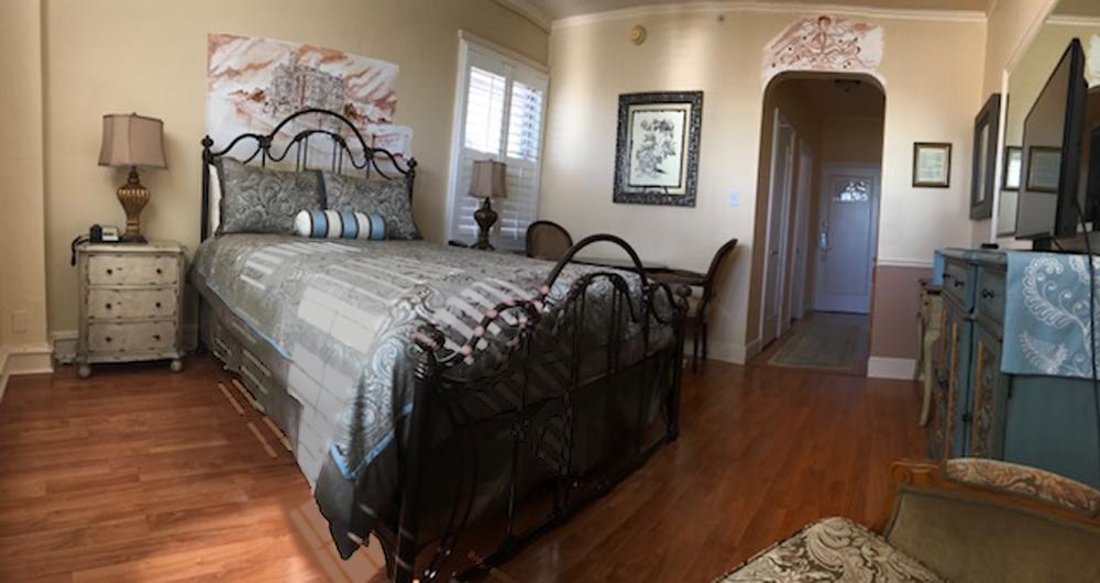 Deluxe Queen Room