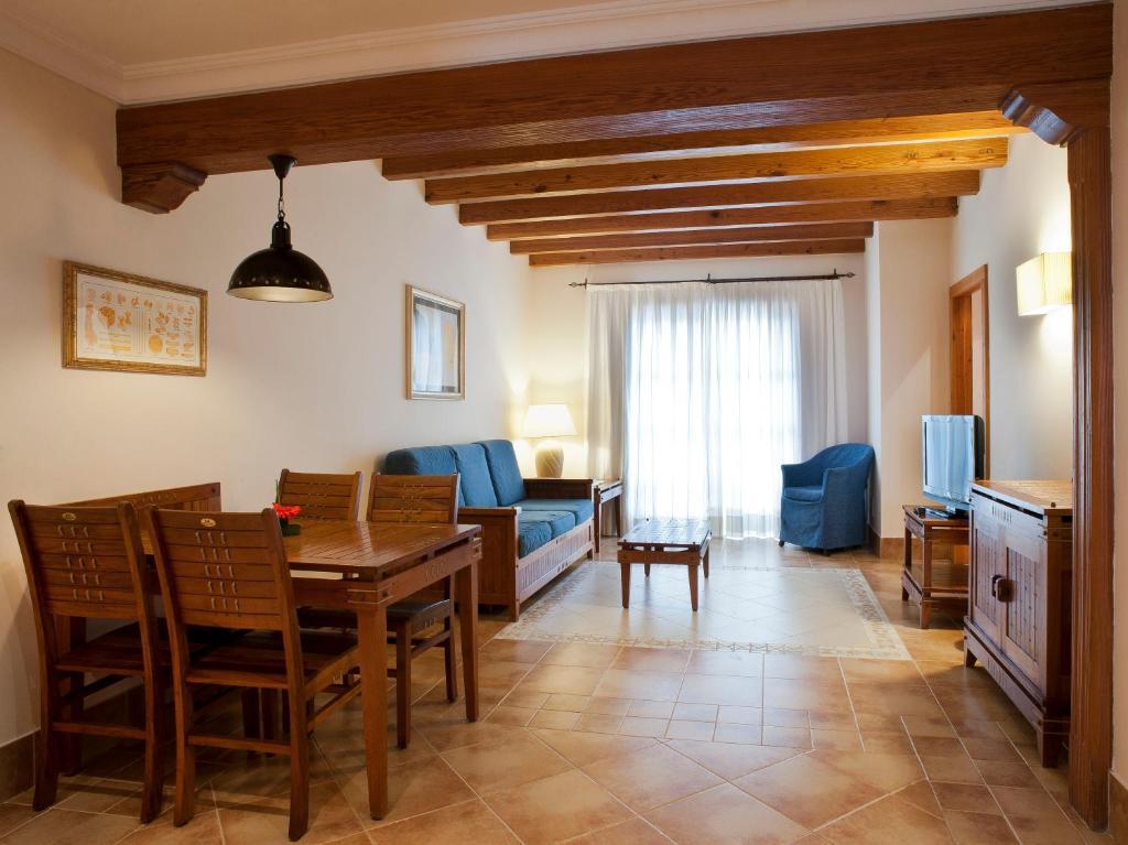 Familienzimmer (2 Erwachsene + 2 Kinder)