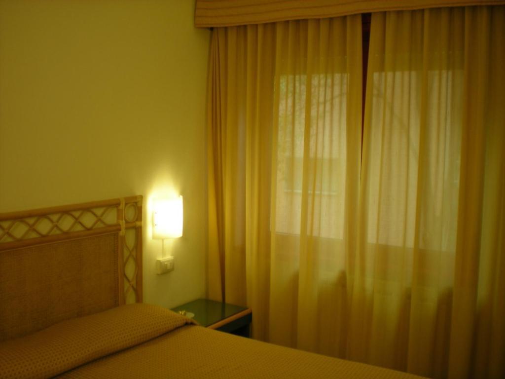 Camera Matrimoniale con Letto Supplementare (2 Adulti + 2 Bambini)