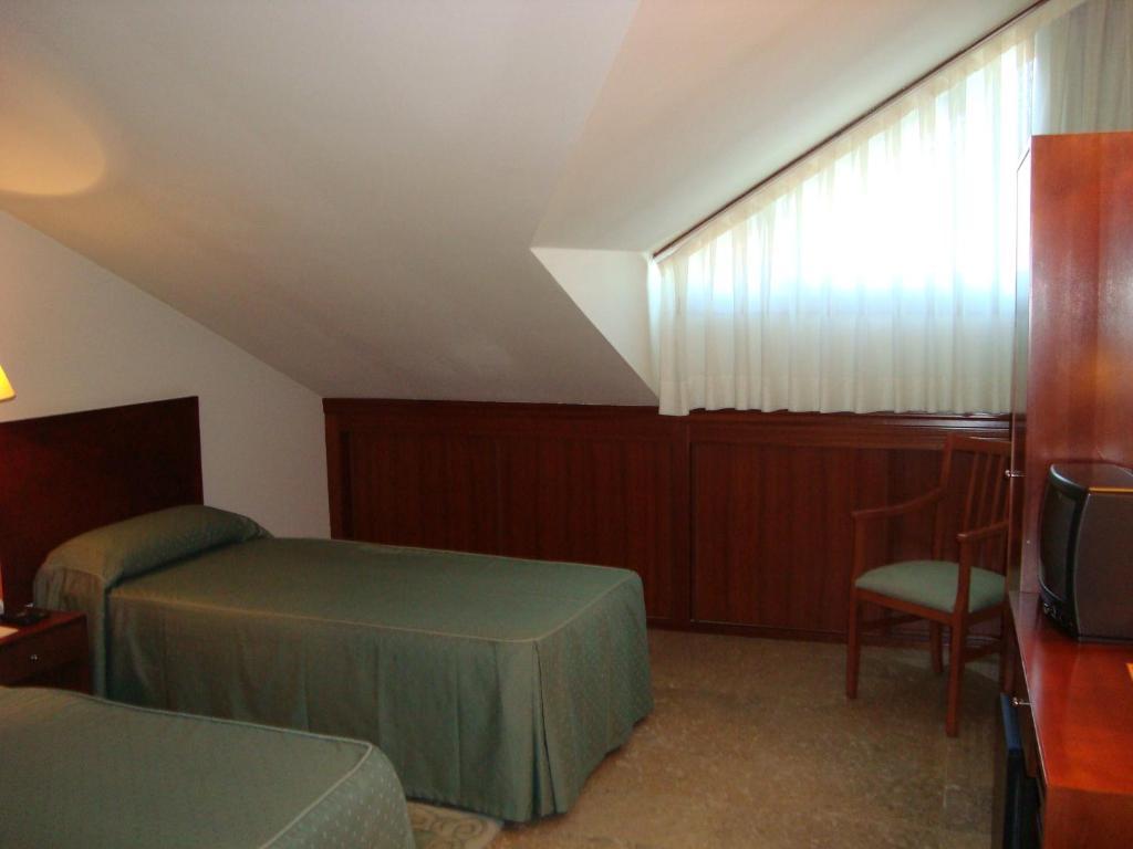 Twin Room Attic