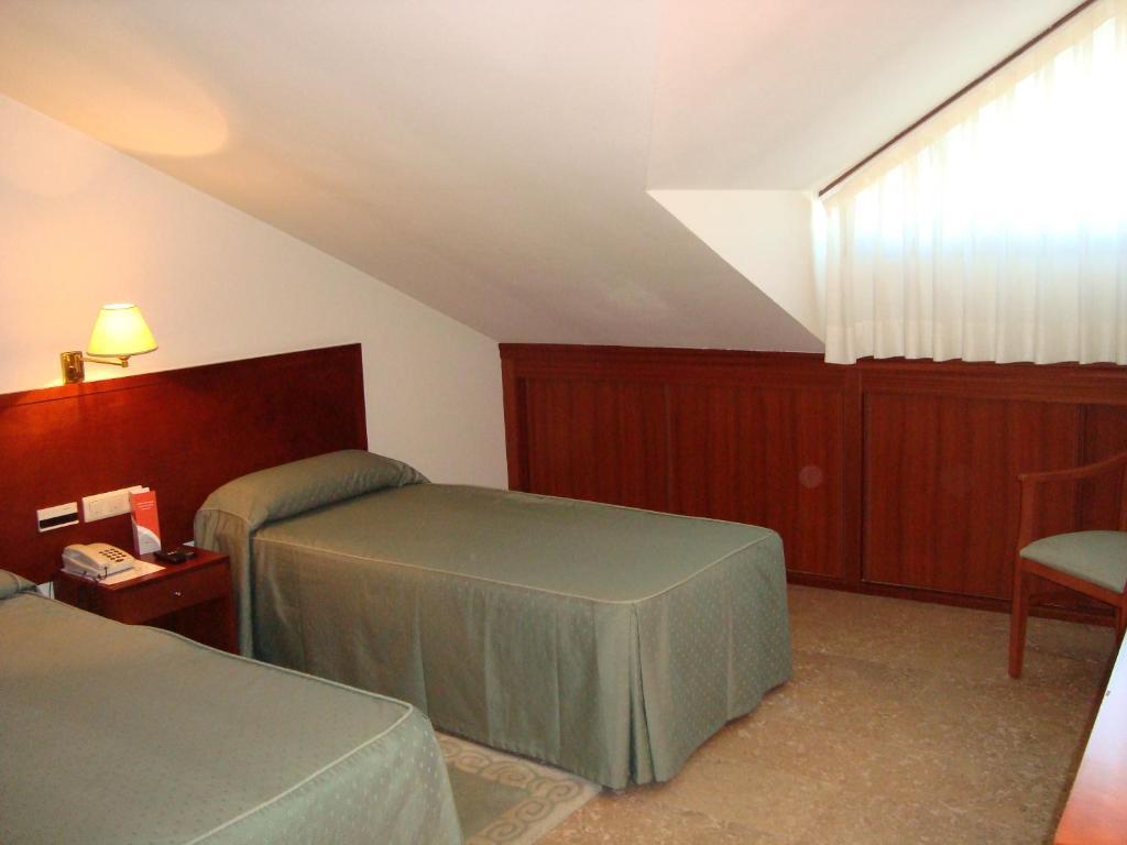 Twin Room Attic
