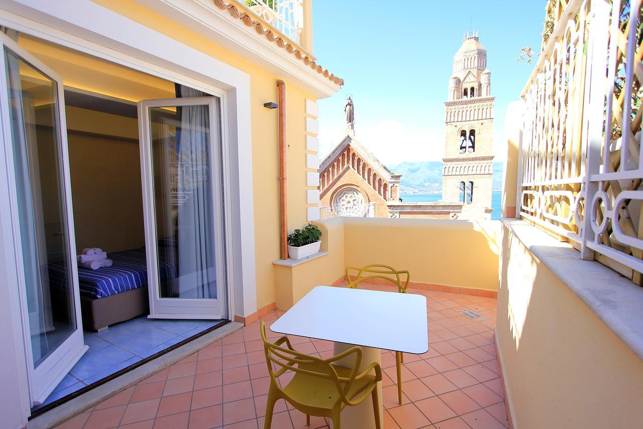 Deluxe Double Room with Balcony and Sea View