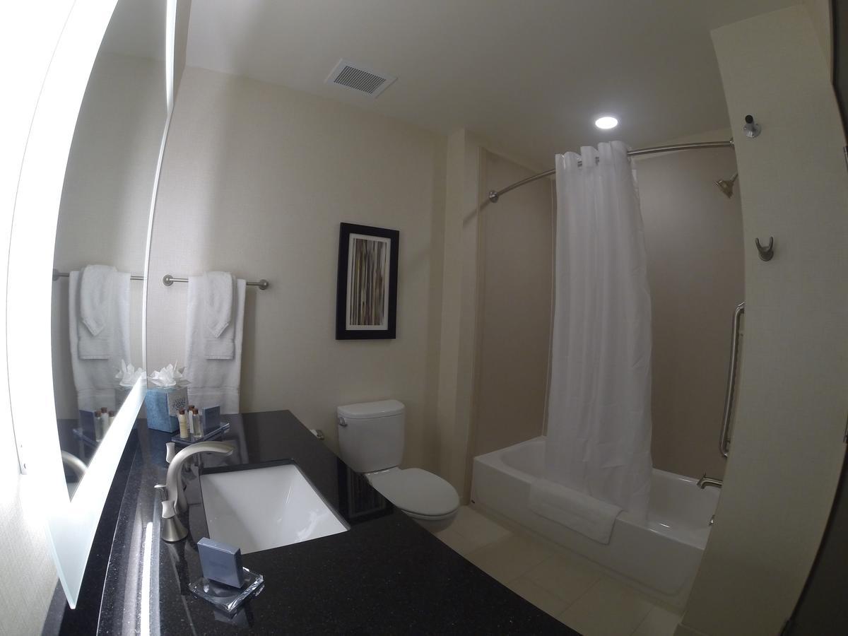 Deluxe Queen Room Two Queen Beds Mountain View Non-Smoking