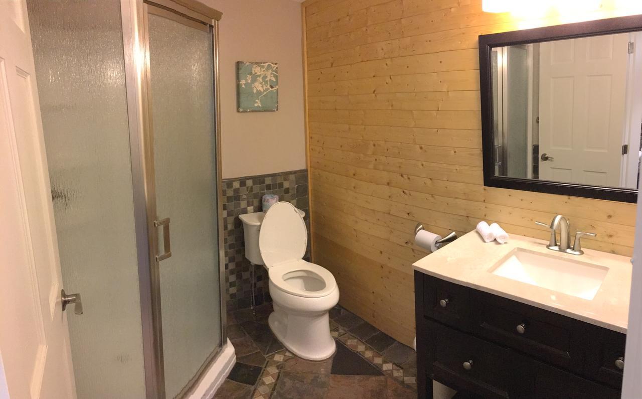 Suite Hot TubAll guests must be 21 years or older to this room